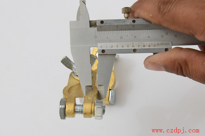 手拧式纯铜电瓶夹（底部带内六孔）